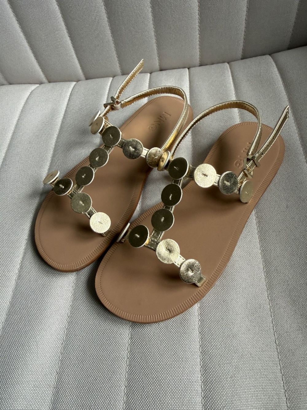 *NEW* MANGO Girls METALLIC STRAPS SANDALS size 35 (3.5) - Picture 2 of 3